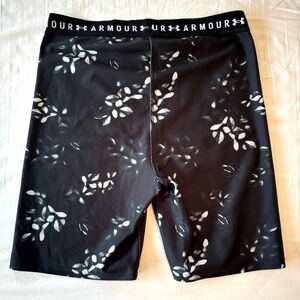 Large Under Armour bike shorts